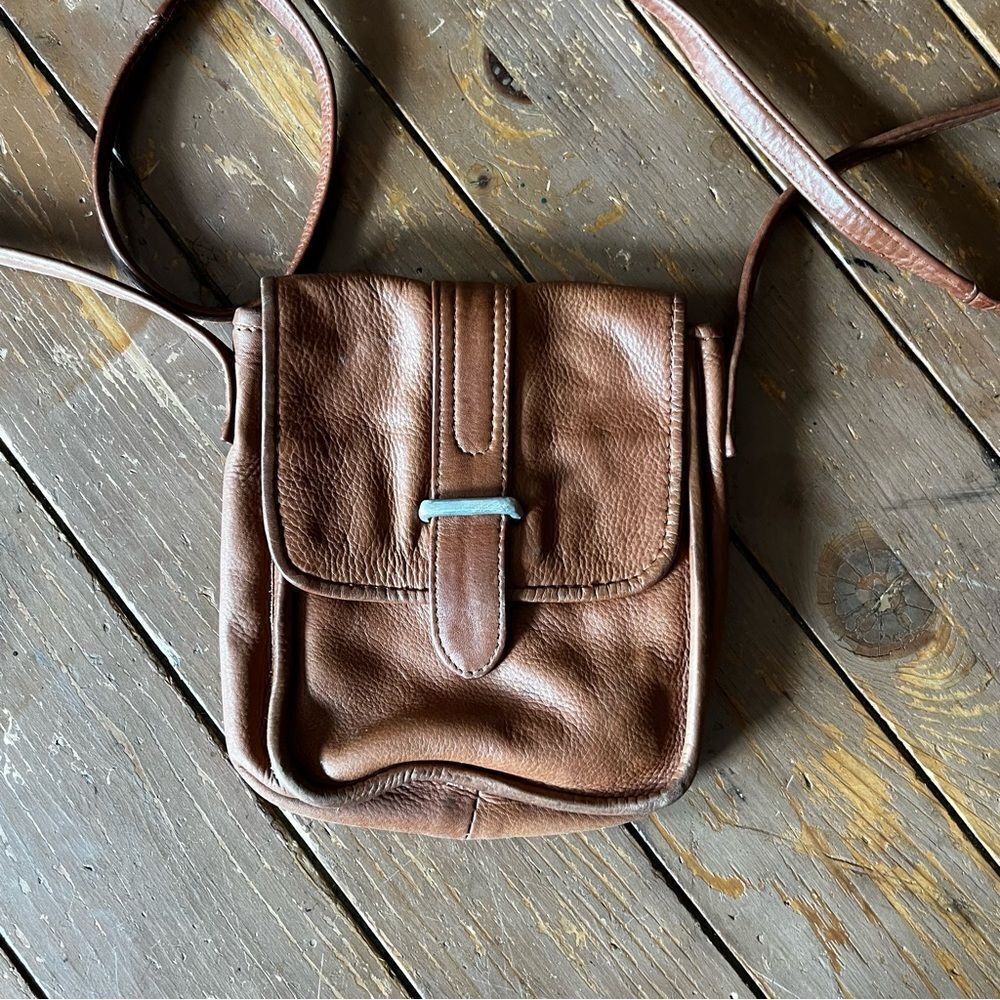 Kenneth Cole Small Leather Crossbody Bag - Picture 2 of 5